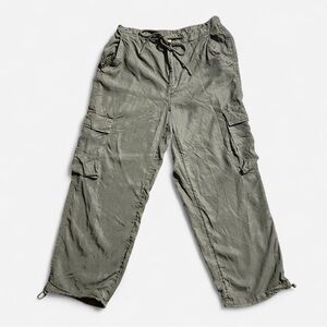 Women's Size 8 Mid-Rise Straight Leg Cargo Pants - Universal Thread Olive